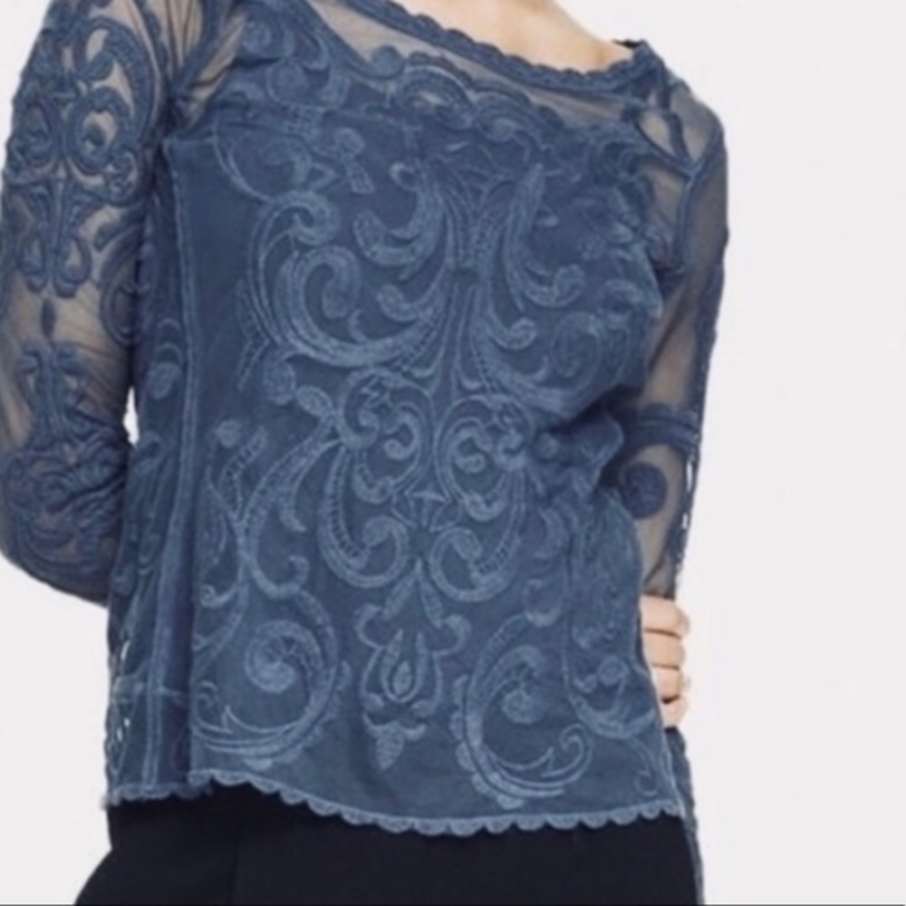 Express Baroque Lace top